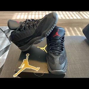 AIR JORDAN 11 RETRO LOW BG. LIKE NEW. W/ BOX